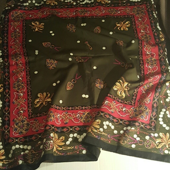 Beautiful Scarf - Picture 2 of 4